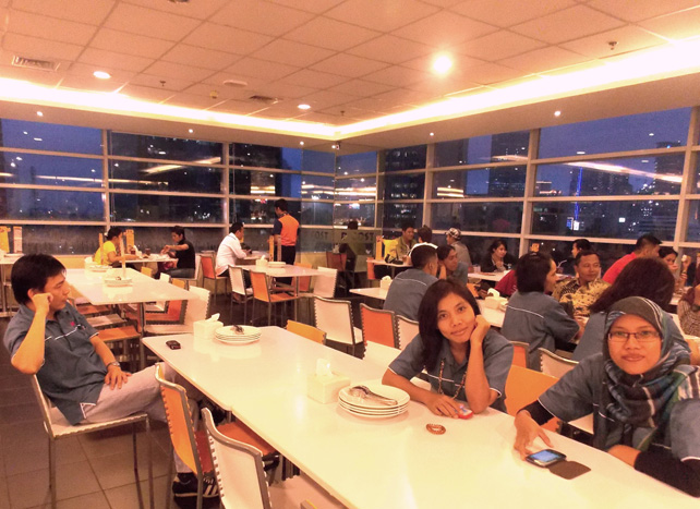 Makan malam bersama dipenghujung tahun 2013
