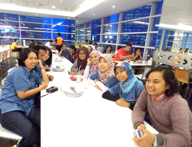 Makan malam bersama dipenghujung tahun 2013