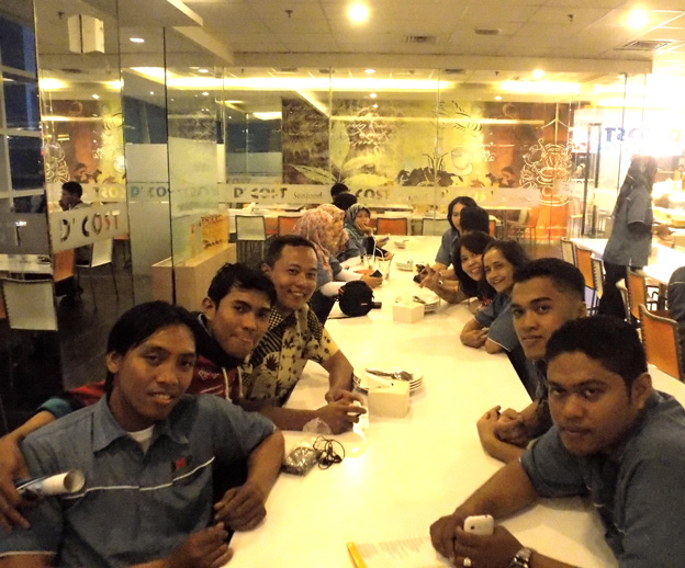 Makan malam bersama dipenghujung tahun 2013
