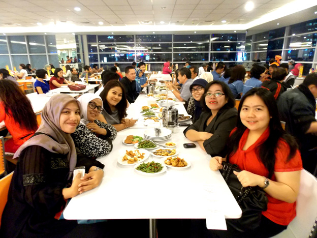 Makan malam bersama dipenghujung tahun 2013