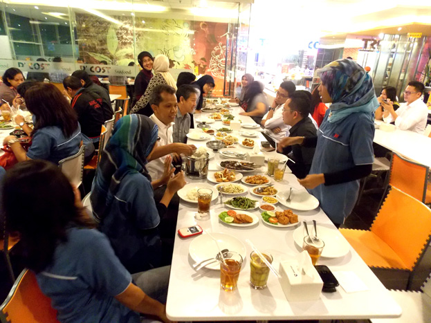 Makan malam bersama dipenghujung tahun 2013